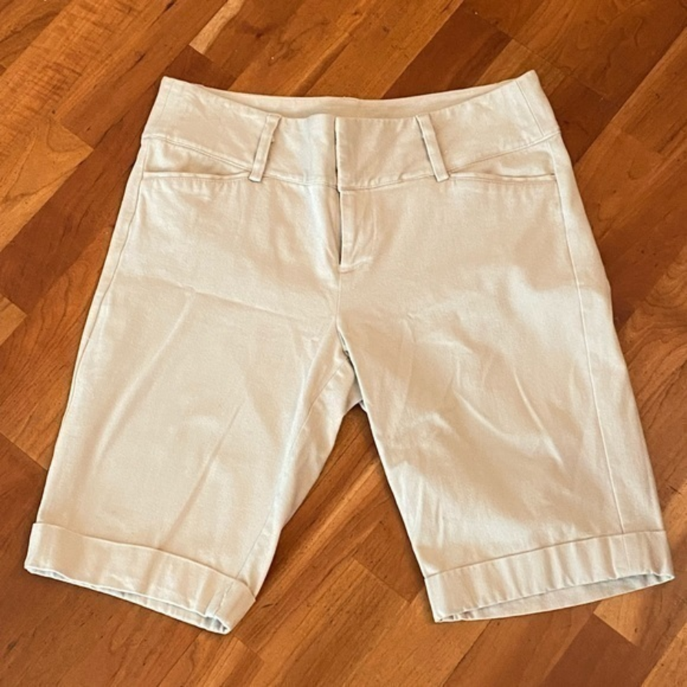 Elle | Bermuda Shorts |‎ Size 6